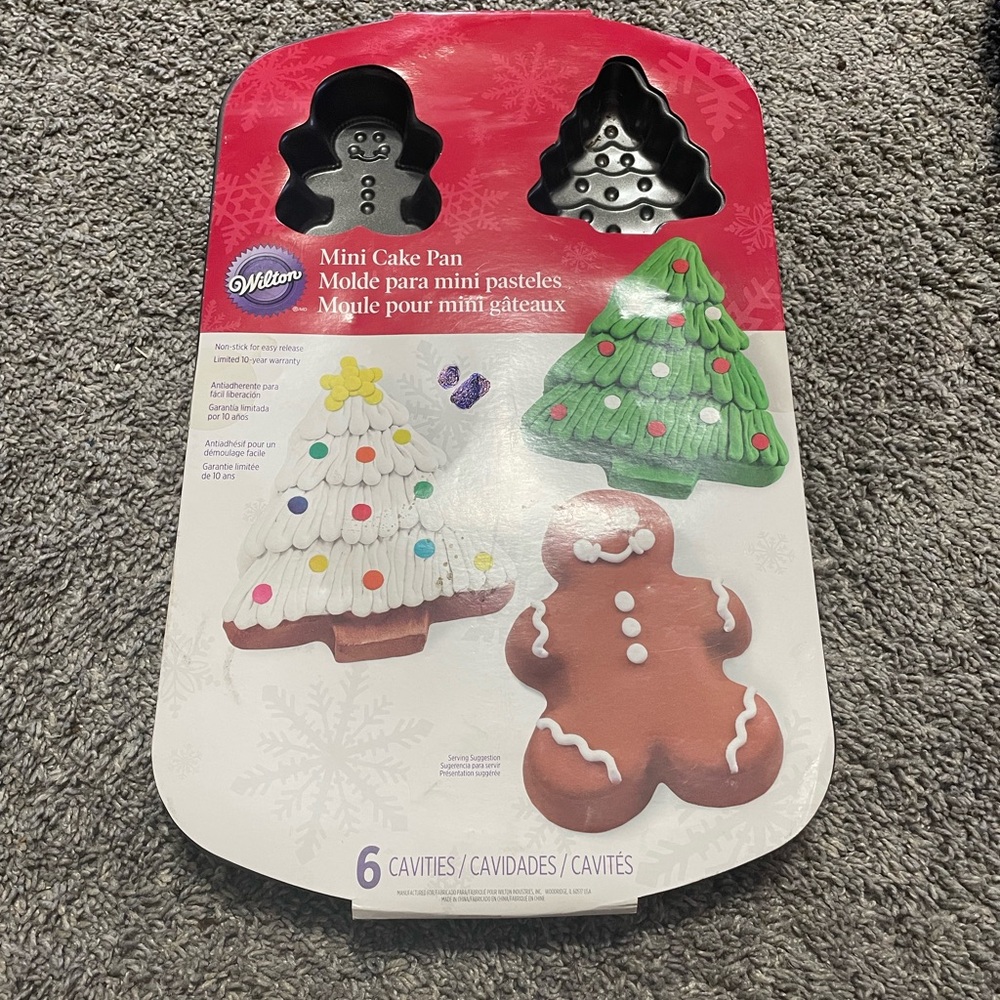Wilton Pan Christmas Gingerbread Christmas Tree non stick NWT bakeware